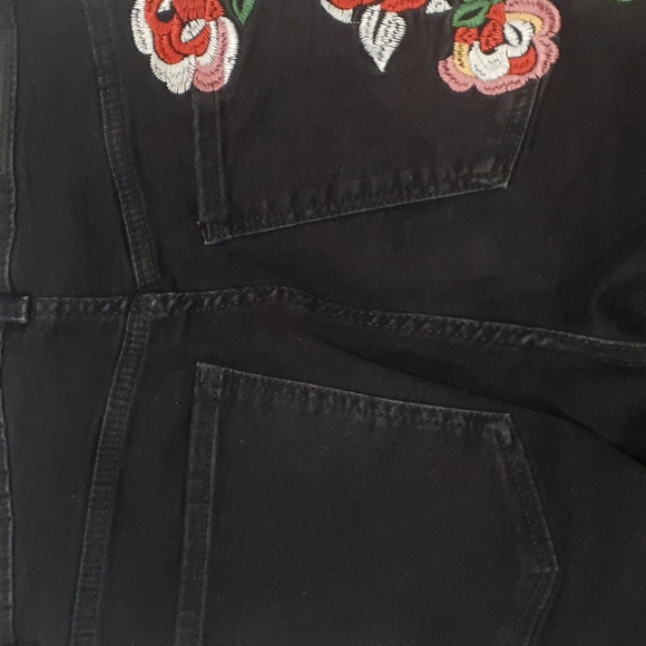 Zara black womens  embroidery black crop ankle  jean size 4 - Picture 10 of 16